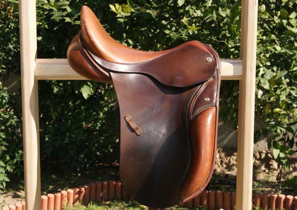 Barnsby Richard Davison Dressage saddle (Used)